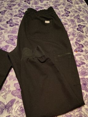 Figs Women Black Elastic-Waist Cargo Joggers